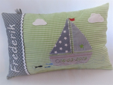 ★ 35x23 cm Kissen Geburt Taufe Einschulung KITA Boot Segelboot Wunschname ★ von Lüttentüddel
