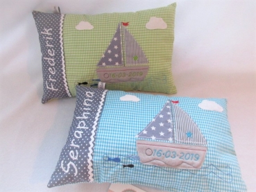 ★ 35x23 cm Kissen Geburt Boot Segelboot Name ★ Einschulung Kindergarten von Lüttentüddel