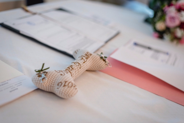 ♥ Ringkissen Knochen Wunschname Stickerei Hochzeit Hochzeitsknochen Just Married I Do -Lüttentüddel