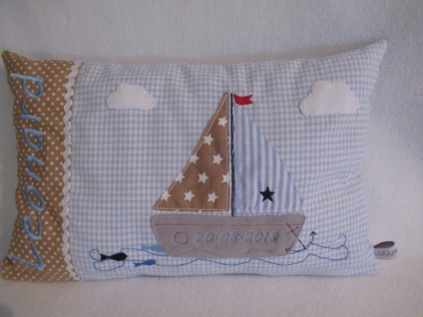 ★ 35x23 cm Kissen Geburt Taufe Einschulung KITA  Boot Segelboot Name Schmusekissen ★ von Lüttentüddel