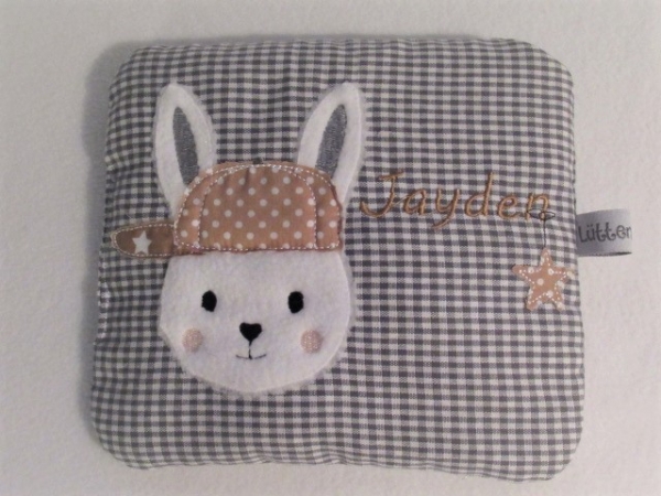 Hase Junge Cappy Körnerkissen Wärmekissen Dinkel Wunschfarbe Name Geburt Taufe Geschenk Geburtstag Einschulung von Lüttentüddel